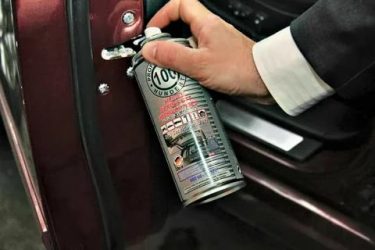 Чем лучше смазать дверные петли автомобиля?