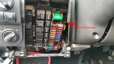 Где находится реле поворотов на гранте?