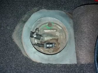 Где находится топливный насос на дэу нексия?