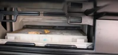 Как поменять фильтр салона ленд крузер 200?