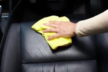 Как размягчить кожу в автомобиле?