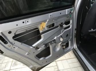 Как разобрать переднюю дверь на приоре?