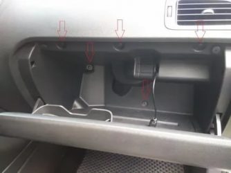 Как снять бардачок на фольксваген поло седан?