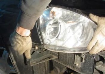 Как снять правую фару на приоре?