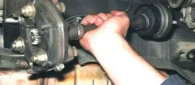 Как снять промежуточный вал на ниве шевроле?