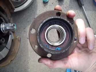Как снять ступичный подшипник на приоре?