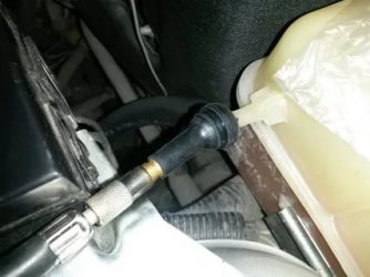 Как выгнать воздушную пробку на приоре?