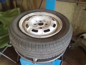 Колесо спускает по диску что делать?