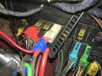Магнитола выключается при увеличении громкости что делать?